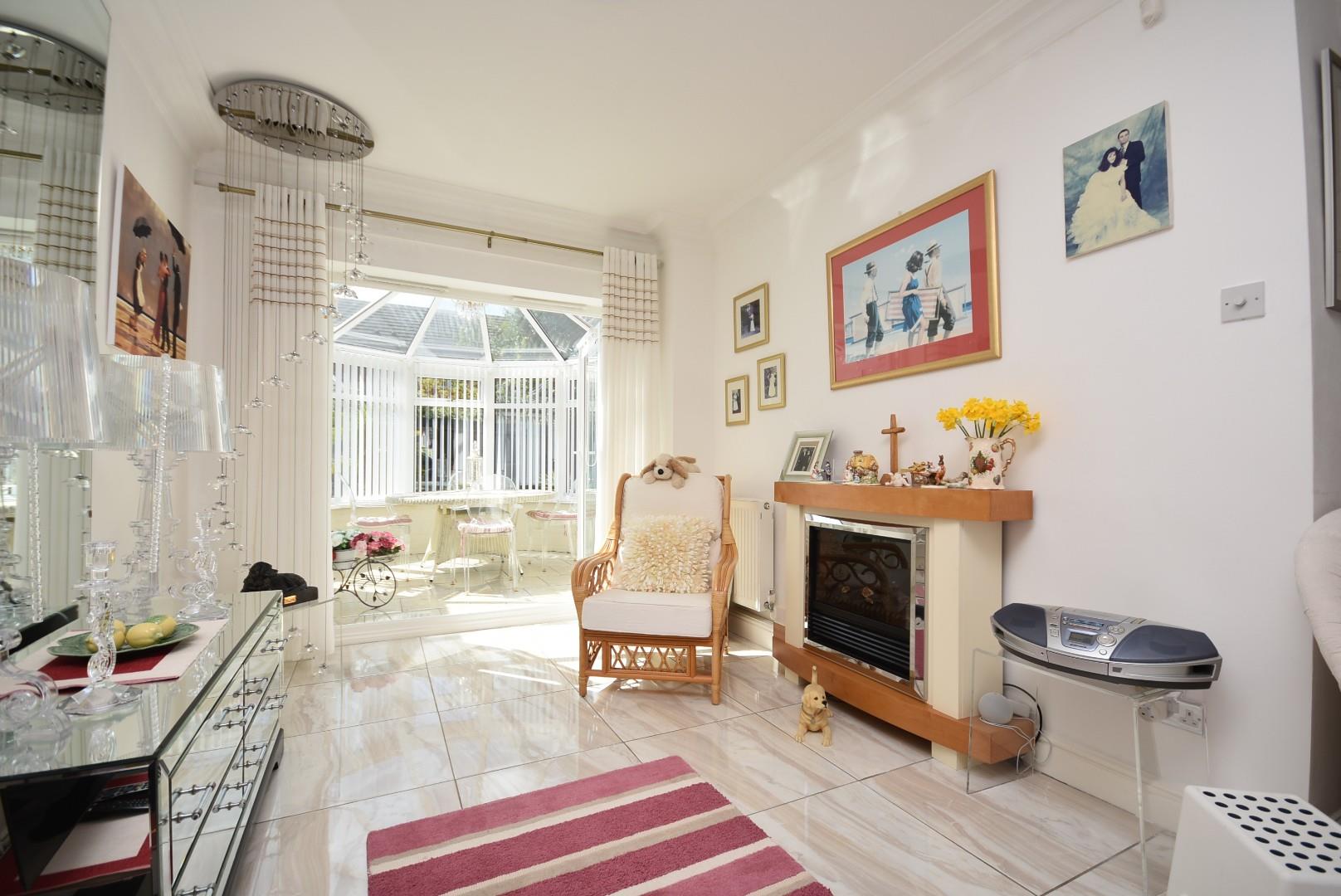 11 The Grange, Baroness Place, Penarth, CF64 3UW